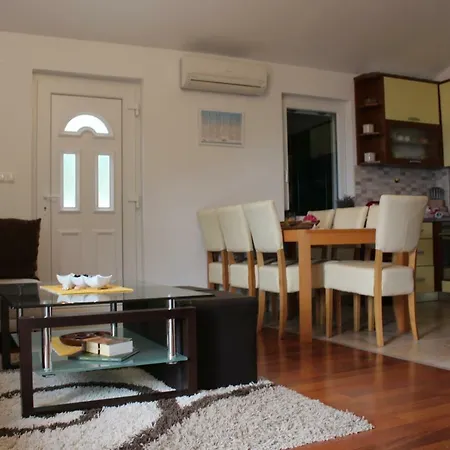 Апартаменты Blossom Apartman Peljeska