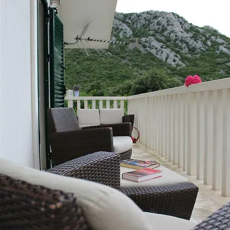 Blossom Apartman Peljeska Апартаменты Дуба